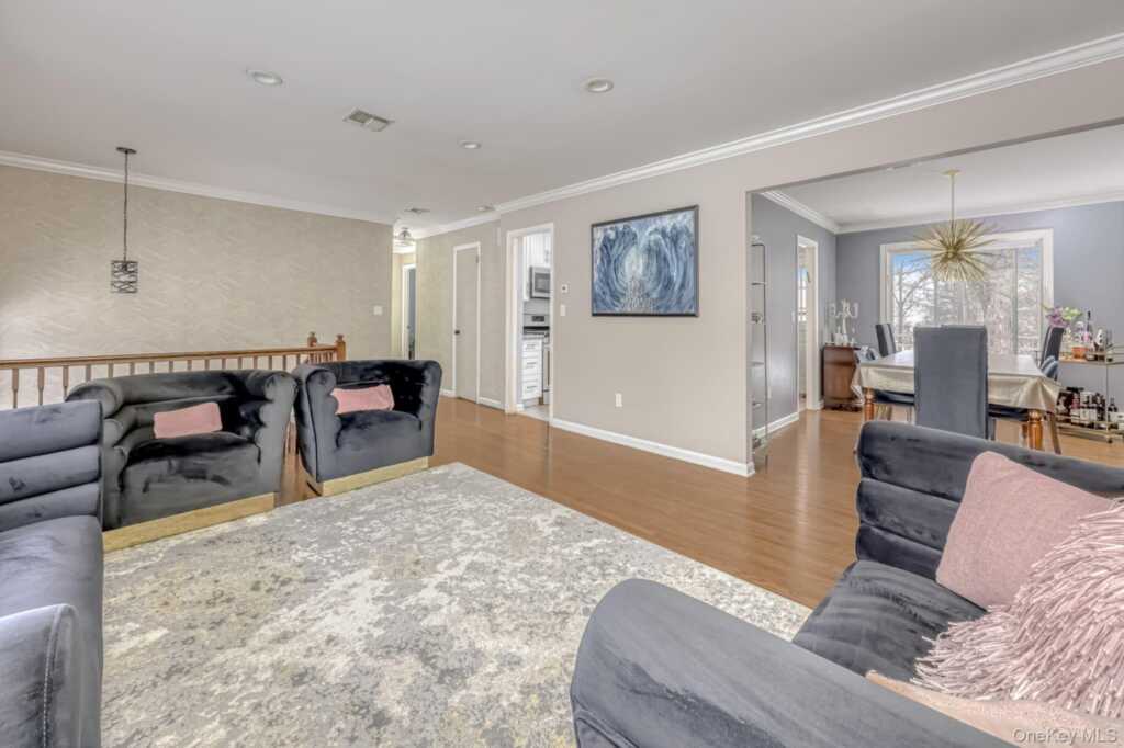 23 Scenic Drive, Suffern, NY 10901 - Photo 4 of 30