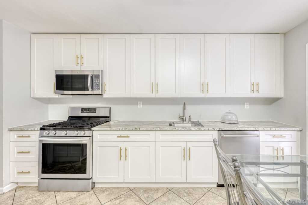 23 Scenic Drive, Suffern, NY 10901 - Photo 6 of 30