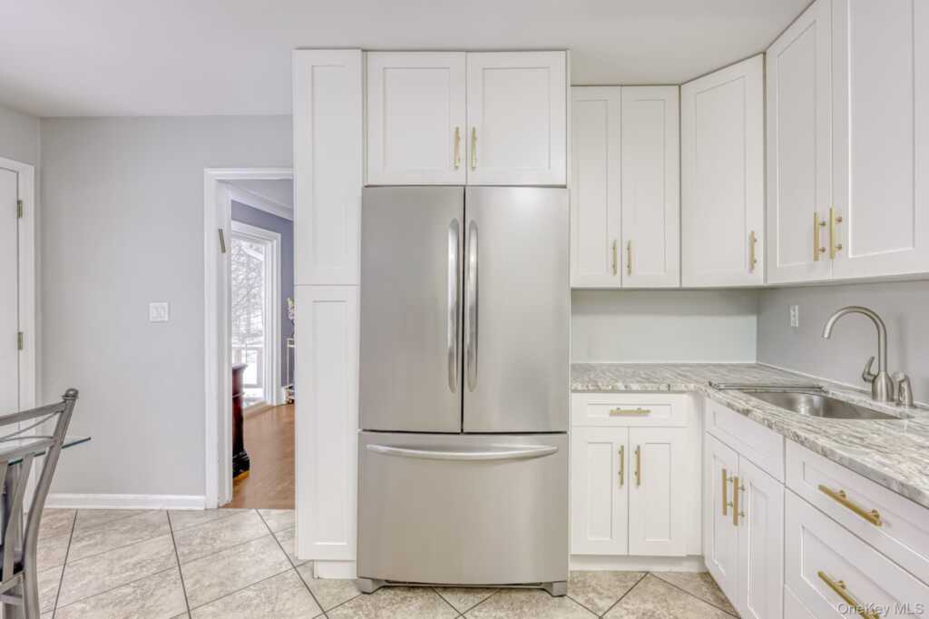 23 Scenic Drive, Suffern, NY 10901 - Photo 7 of 30