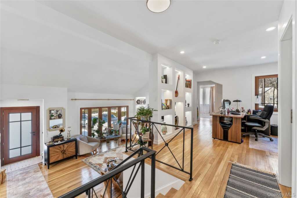 719 Wilmot Road, New Rochelle, NY 10583 - Photo 10 of 30