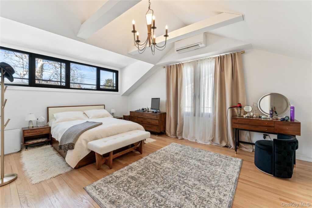 719 Wilmot Road, New Rochelle, NY 10583 - Photo 12 of 30