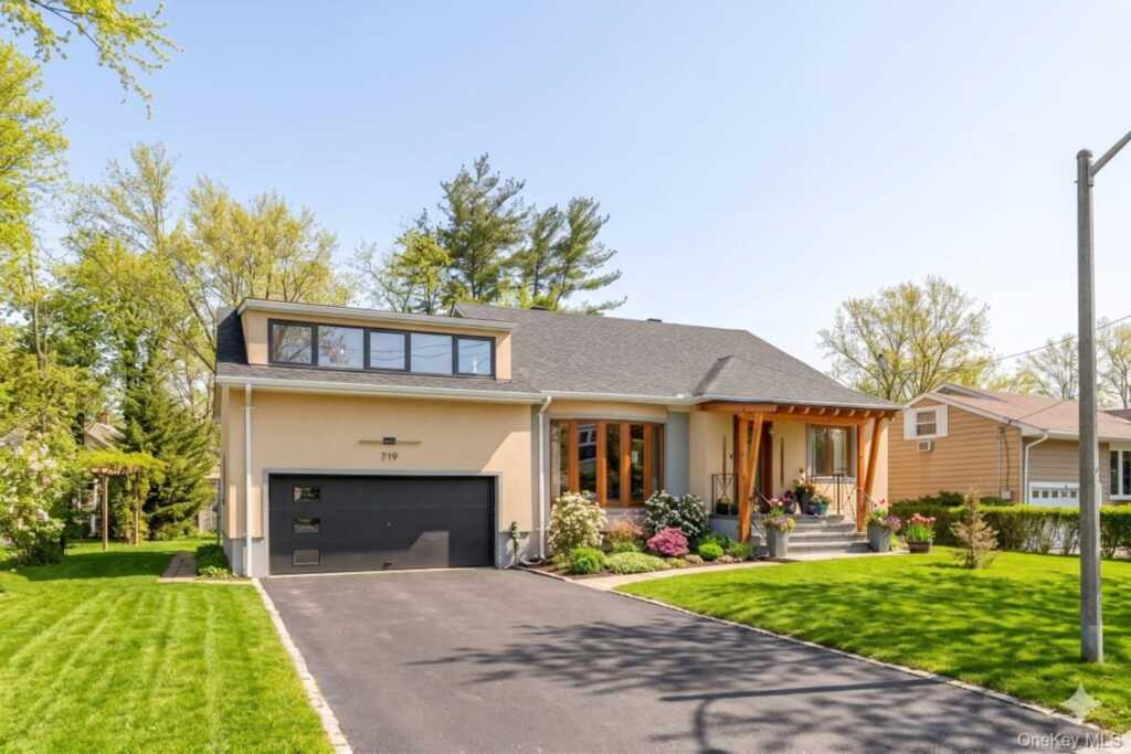 719 Wilmot Road, New Rochelle, NY 10583 - Photo 2 of 30