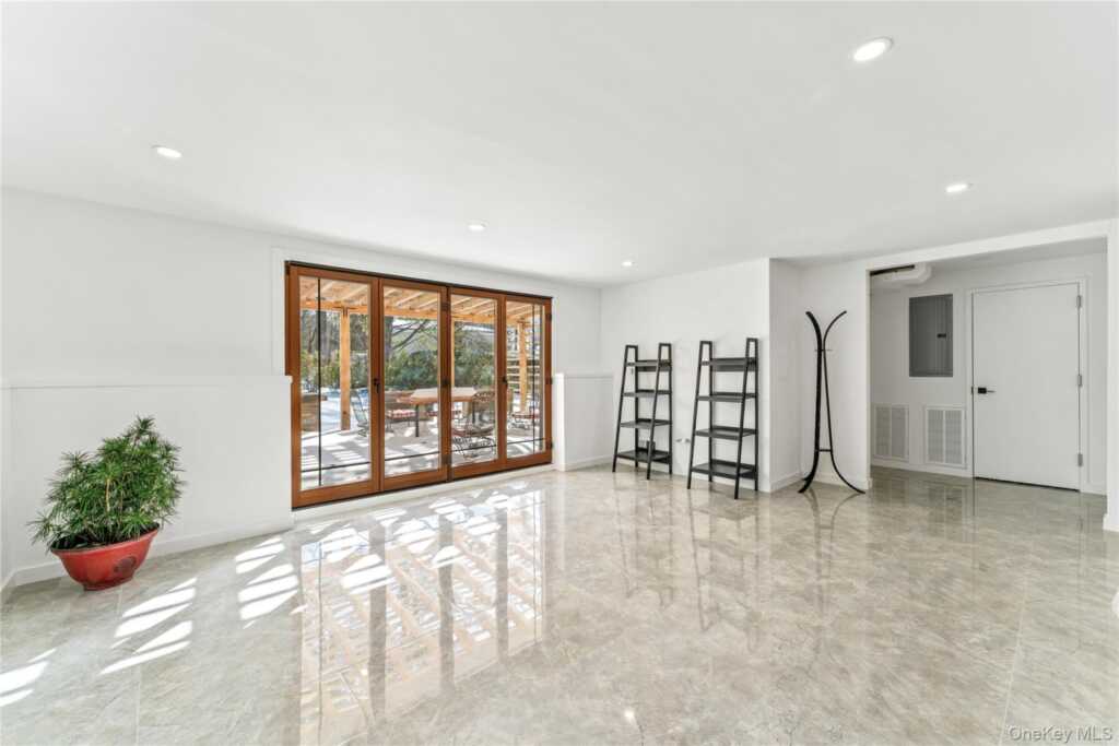 719 Wilmot Road, New Rochelle, NY 10583 - Photo 20 of 30