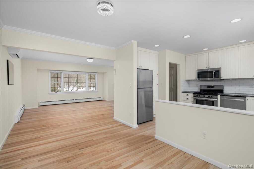 146 N Lincoln Street, Pearl River, NY 10965 - Photo 12 of 36