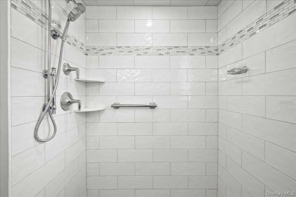 146 N Lincoln Street, Pearl River, NY 10965 - Photo 16 of 36