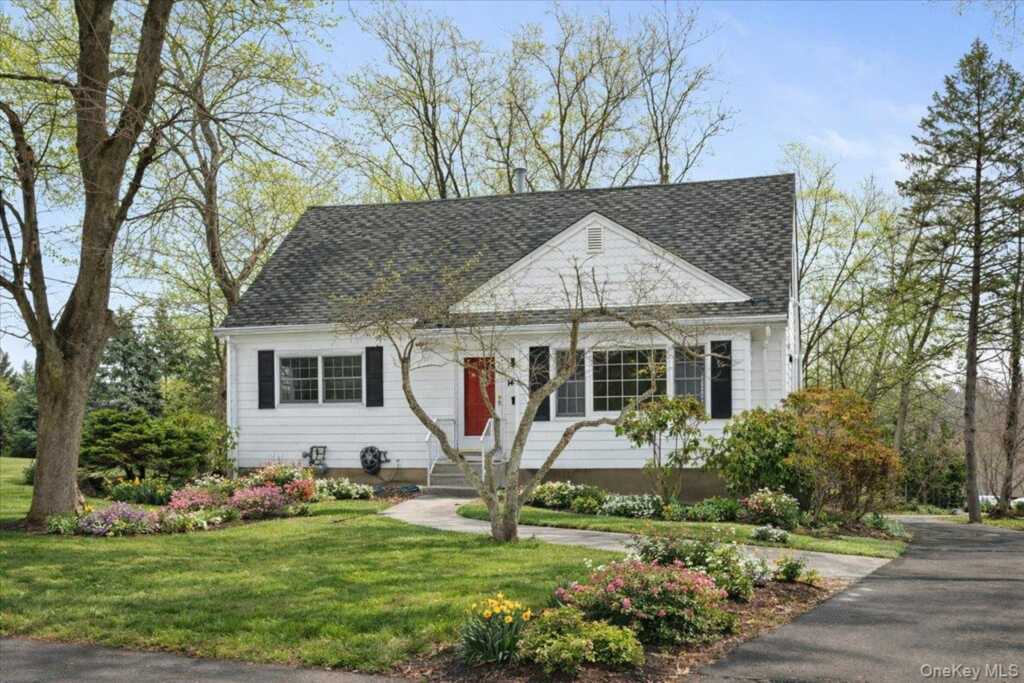 146 N Lincoln Street, Pearl River, NY 10965 - Photo 3 of 36