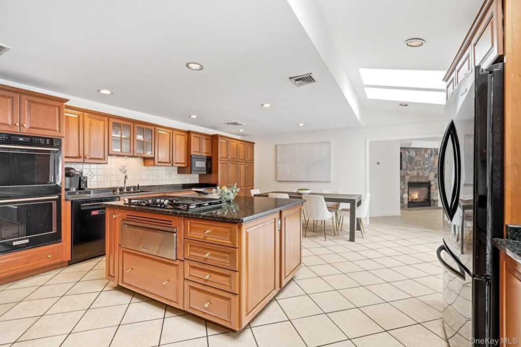 39 Lambert Lane, New Rochelle, NY 10804 - Photo 10 of 30