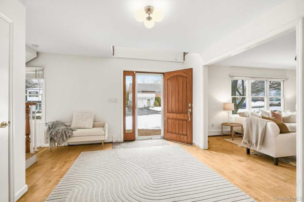 39 Lambert Lane, New Rochelle, NY 10804 - Photo 3 of 30