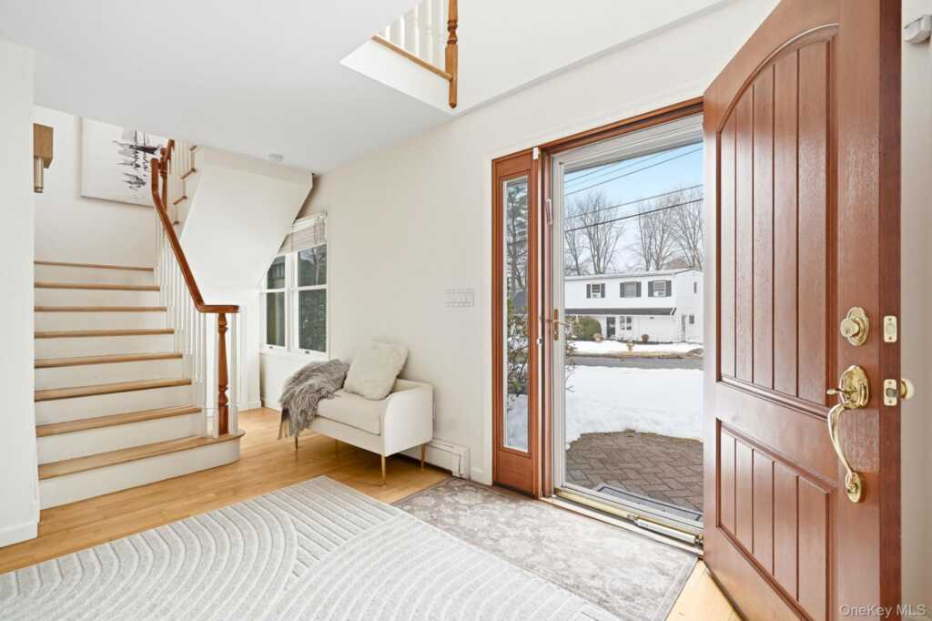 39 Lambert Lane, New Rochelle, NY 10804 - Photo 4 of 30