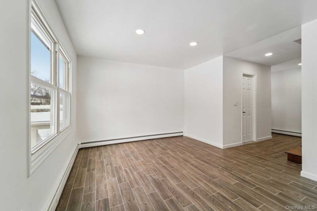 29 Green Avenue, Valley Cottage, NY 10989 - Photo 14 of 49