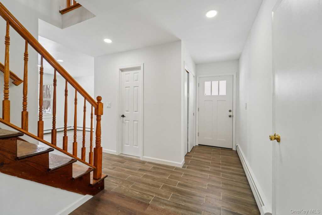 29 Green Avenue, Valley Cottage, NY 10989 - Photo 4 of 49