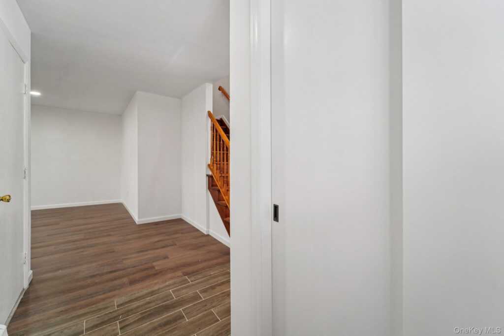 29 Green Avenue, Valley Cottage, NY 10989 - Photo 5 of 49