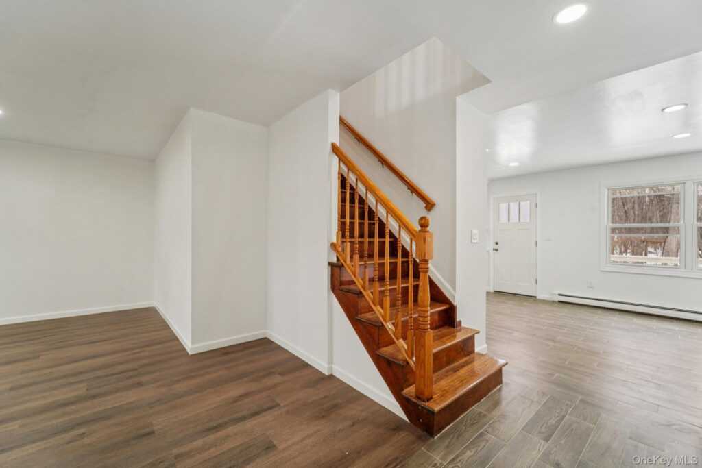 29 Green Avenue, Valley Cottage, NY 10989 - Photo 6 of 49