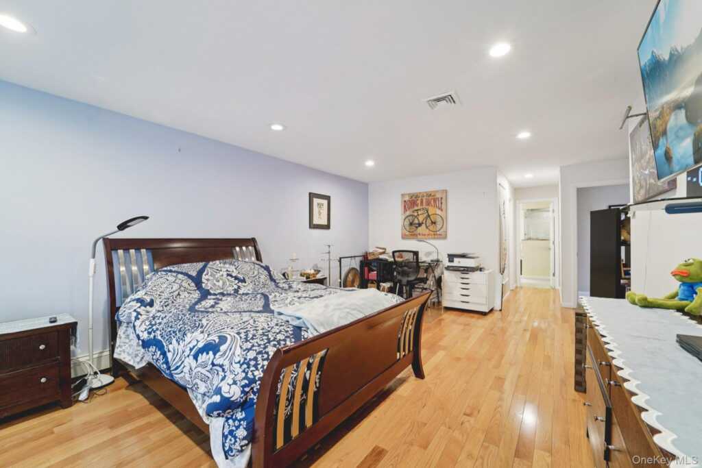 12 Chippewa Court, Suffern, NY 10901 - Photo 17 of 46