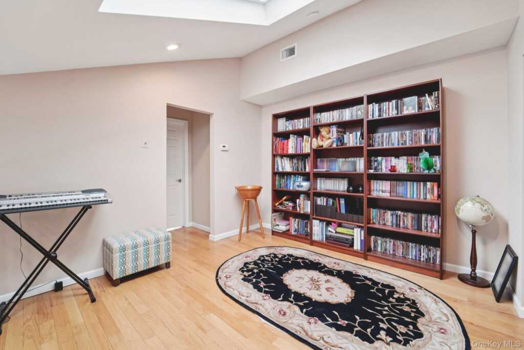 12 Chippewa Court, Suffern, NY 10901 - Photo 25 of 46