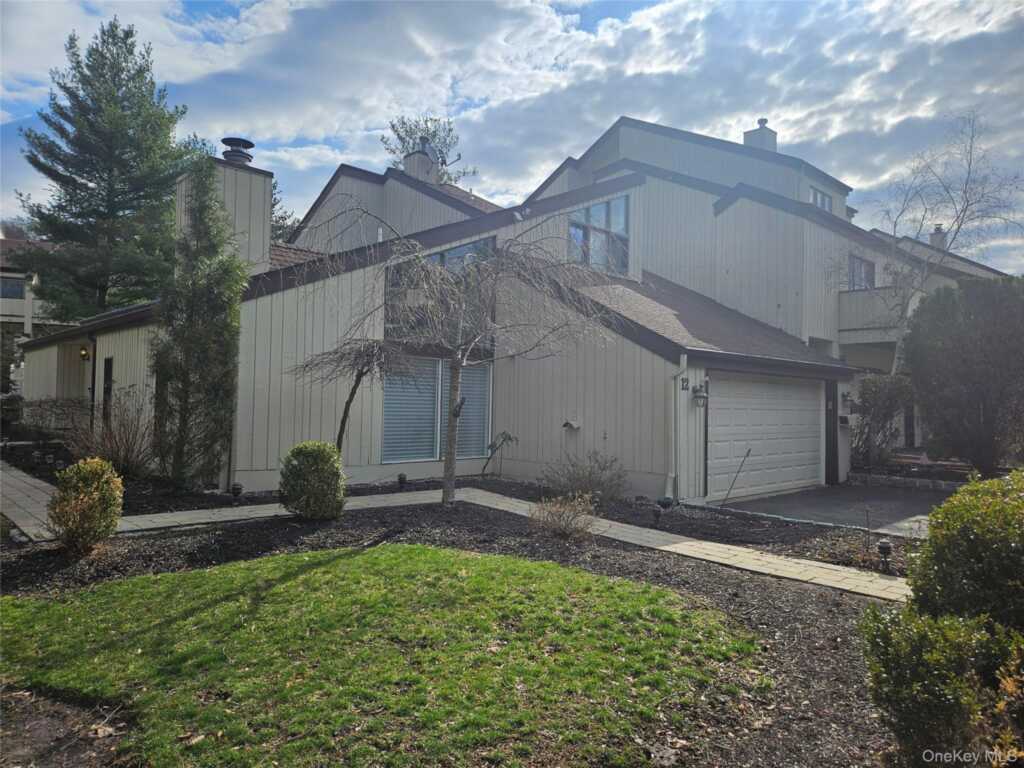 12 Chippewa Court, Suffern, NY 10901 - Photo 3 of 46