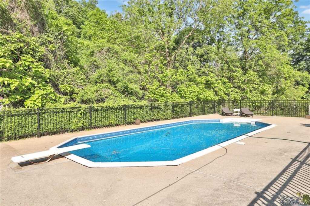 15 Pine Drive, Stony Point, NY 10980 - Photo 2 of 33