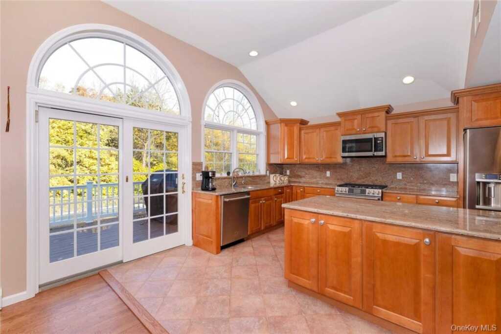 15 Pine Drive, Stony Point, NY 10980 - Photo 4 of 33