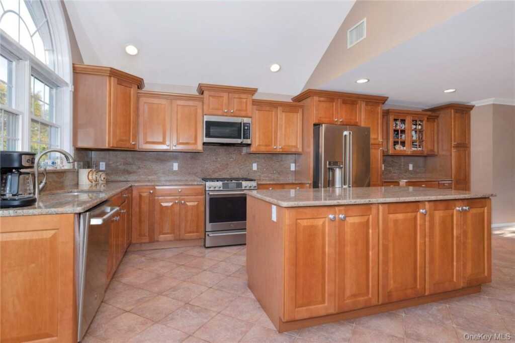 15 Pine Drive, Stony Point, NY 10980 - Photo 8 of 33