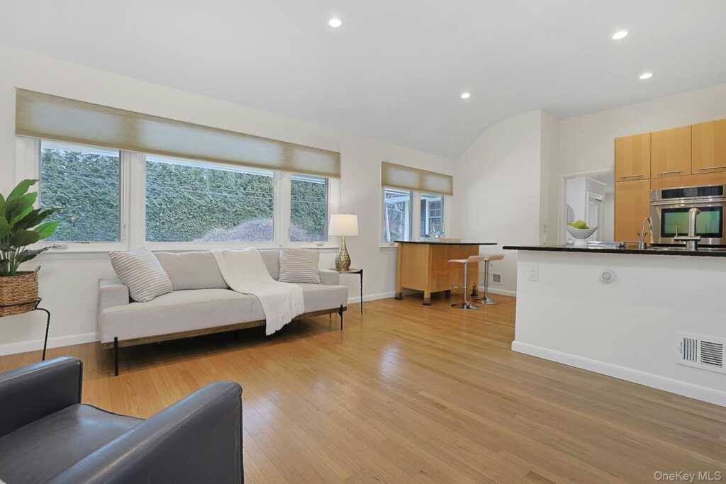 97 Winding Brook Road, New Rochelle, NY 10804 - Photo 13 of 31