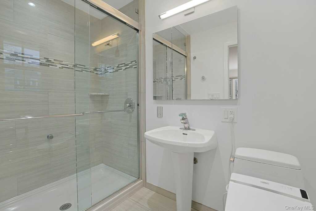 97 Winding Brook Road, New Rochelle, NY 10804 - Photo 16 of 31