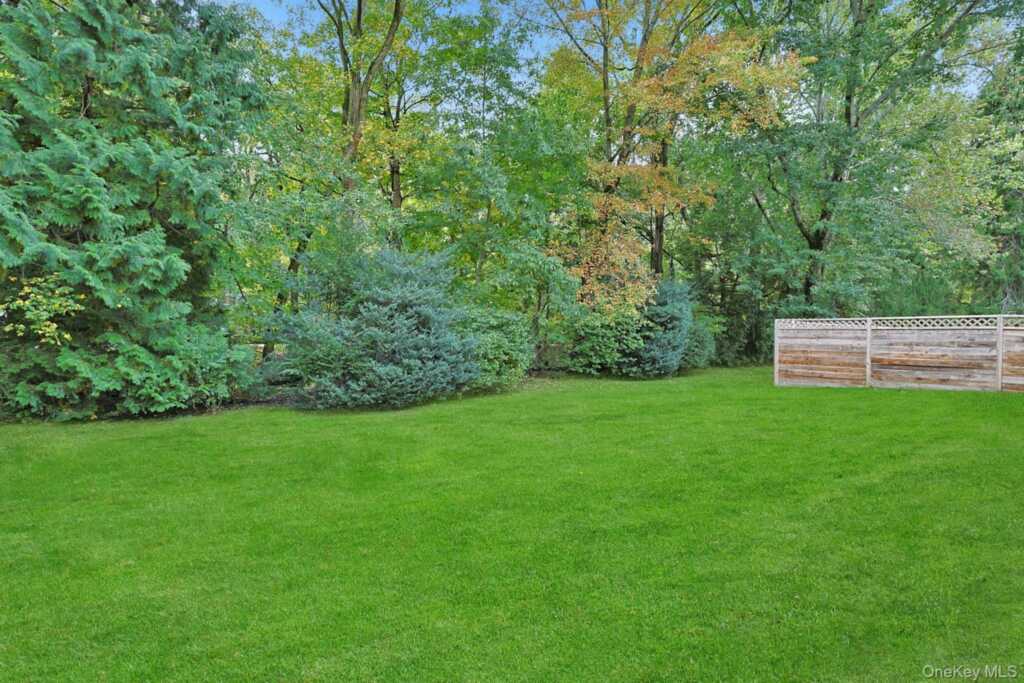 97 Winding Brook Road, New Rochelle, NY 10804 - Photo 2 of 31