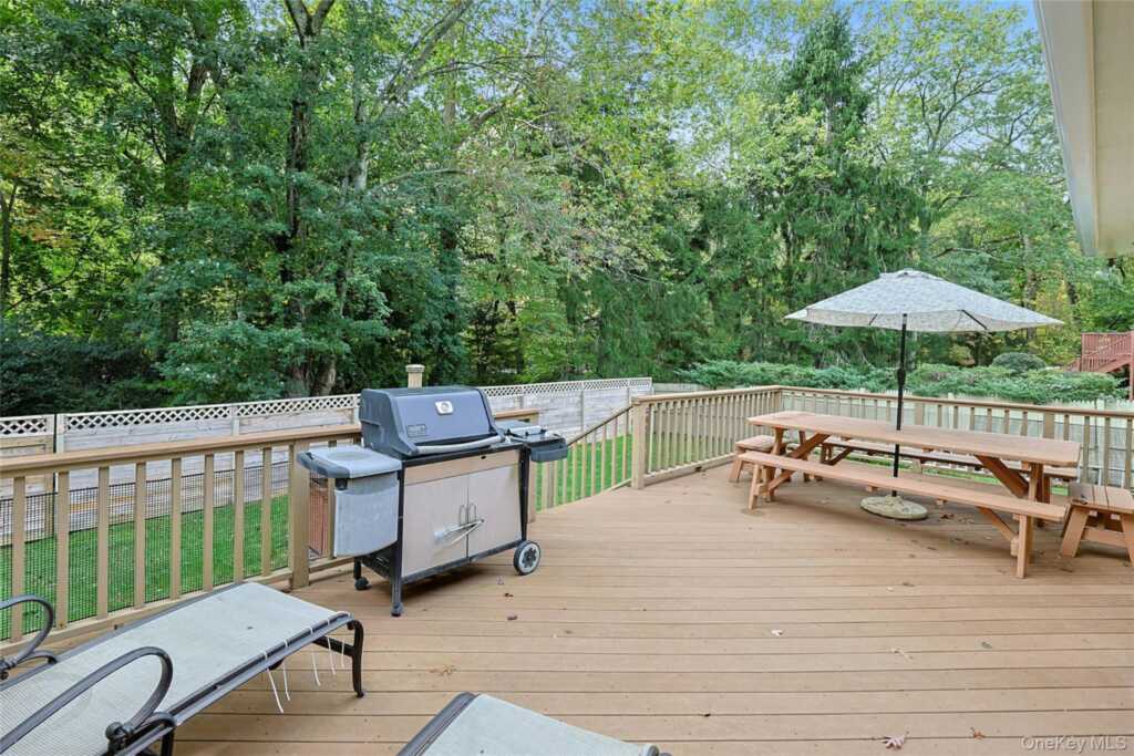 97 Winding Brook Road, New Rochelle, NY 10804 - Photo 23 of 31