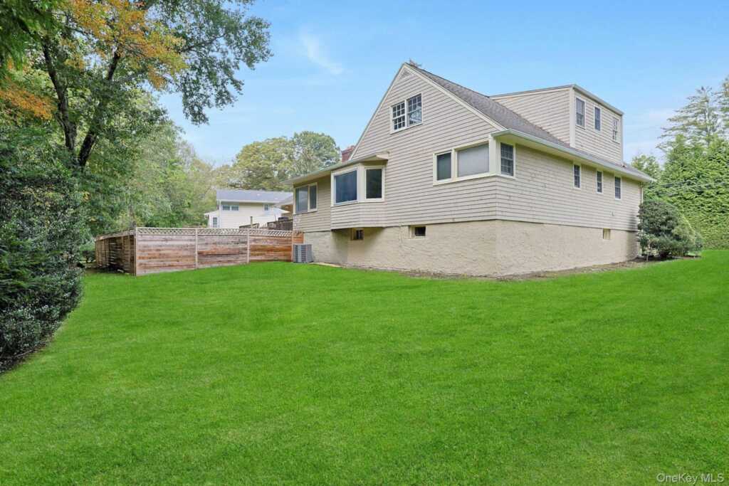 97 Winding Brook Road, New Rochelle, NY 10804 - Photo 27 of 31