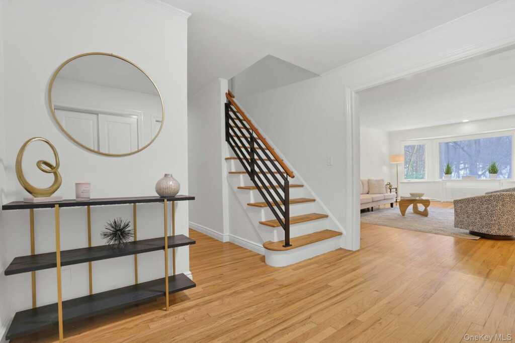 97 Winding Brook Road, New Rochelle, NY 10804 - Photo 7 of 31