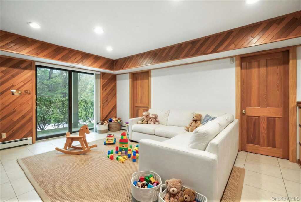 8 Talcott Road, Rye, NY 10573 - Photo 17 of 24