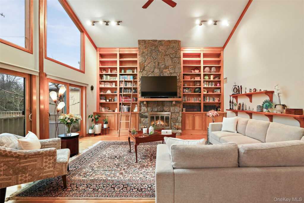 8 Talcott Road, Rye, NY 10573 - Photo 2 of 24