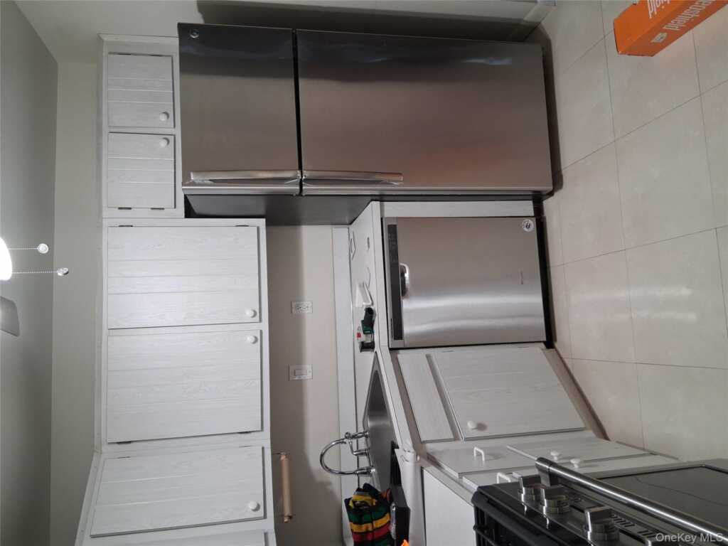 109 Parkside Drive, Suffern, NY 10901 - Photo 5 of 11