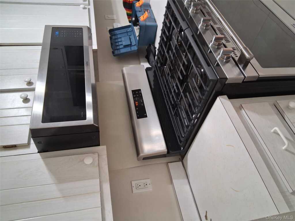 109 Parkside Drive, Suffern, NY 10901 - Photo 6 of 11