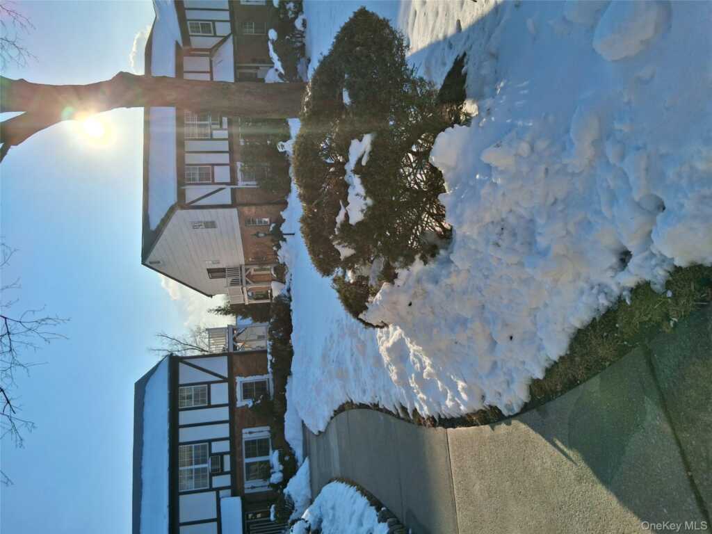 109 Parkside Drive, Suffern, NY 10901 - Photo 7 of 11