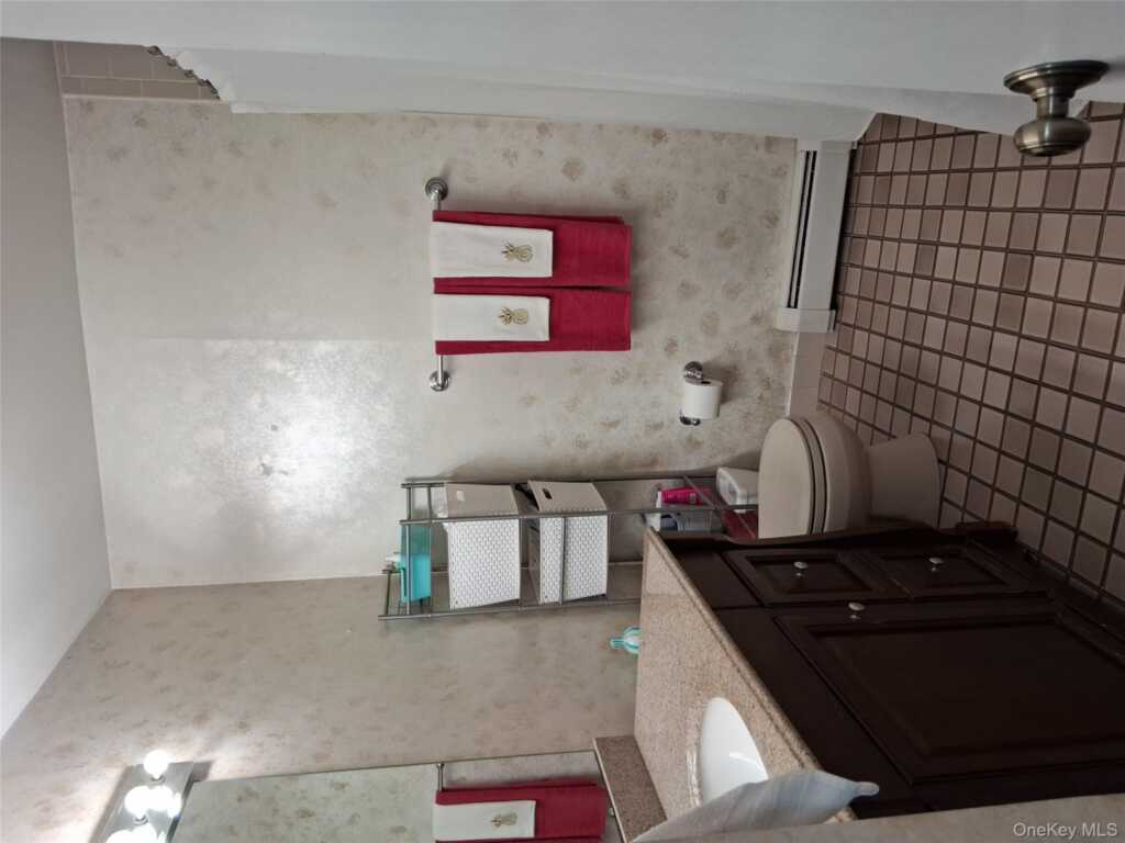 109 Parkside Drive, Suffern, NY 10901 - Photo 9 of 11