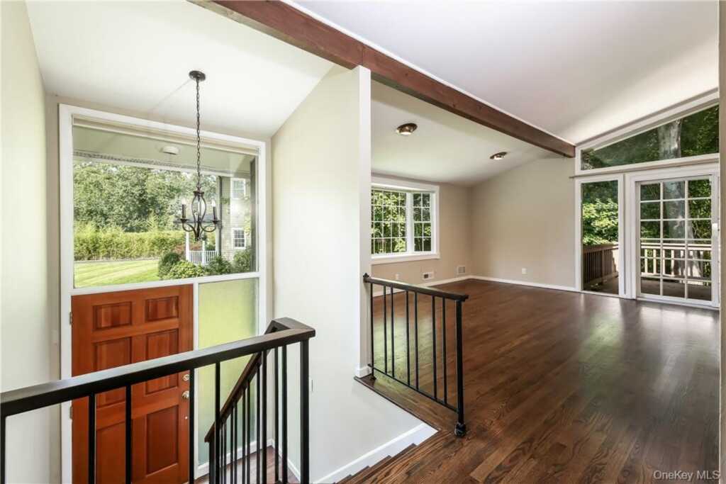 14 Marlene Court, Rye, NY 10580 - Photo 2 of 26