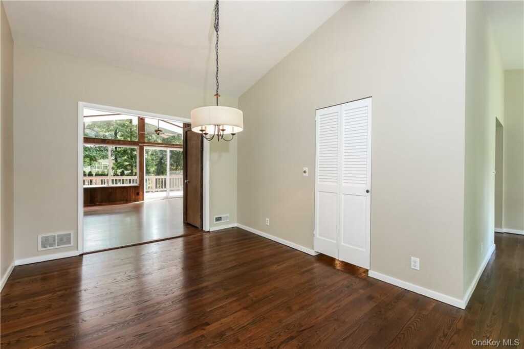 14 Marlene Court, Rye, NY 10580 - Photo 3 of 26