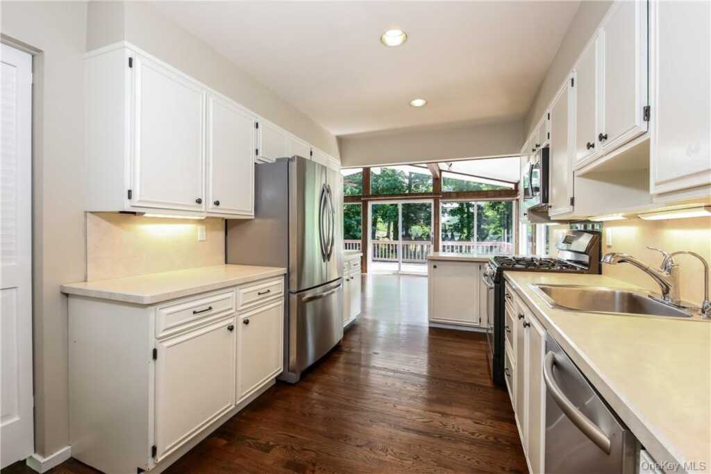 14 Marlene Court, Rye, NY 10580 - Photo 4 of 26