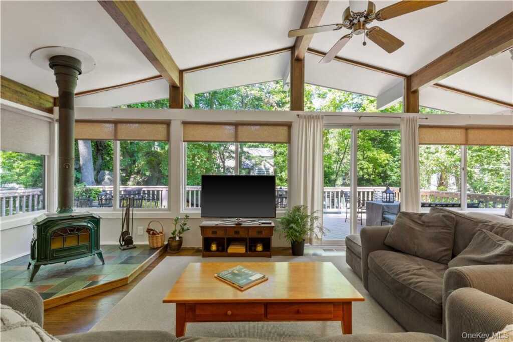 14 Marlene Court, Rye, NY 10580 - Photo 5 of 26