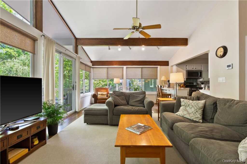 14 Marlene Court, Rye, NY 10580 - Photo 7 of 26