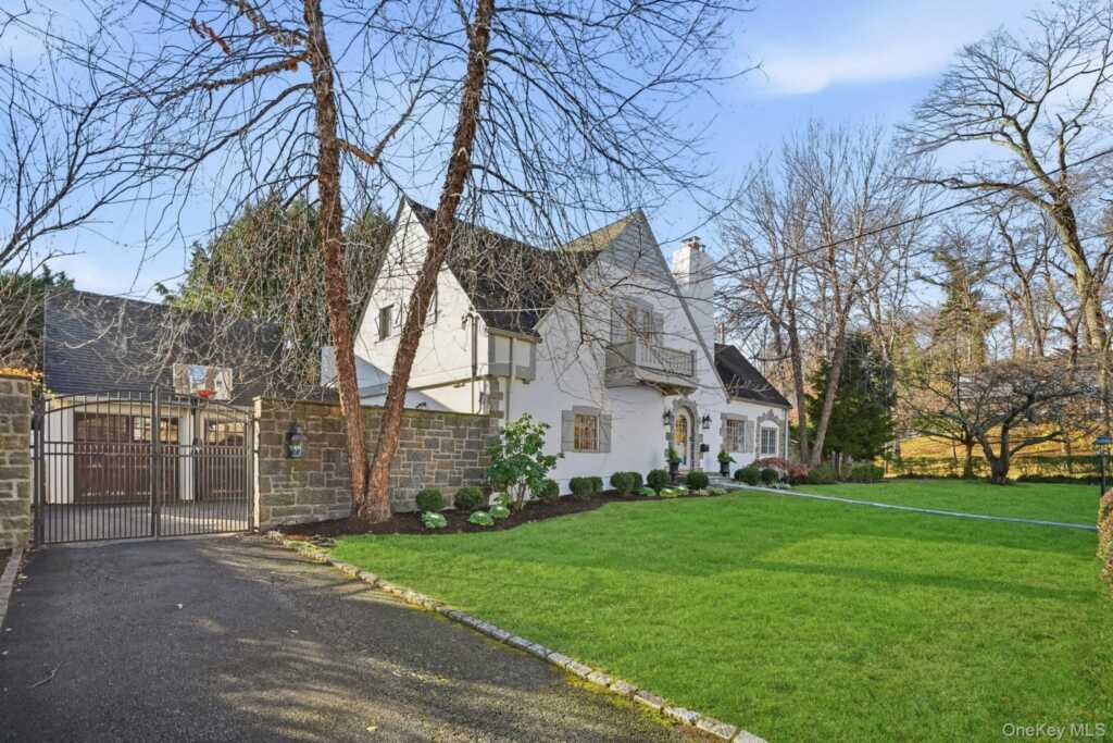 1 Oneida Street, Rye, NY 10580 - Photo 2 of 32