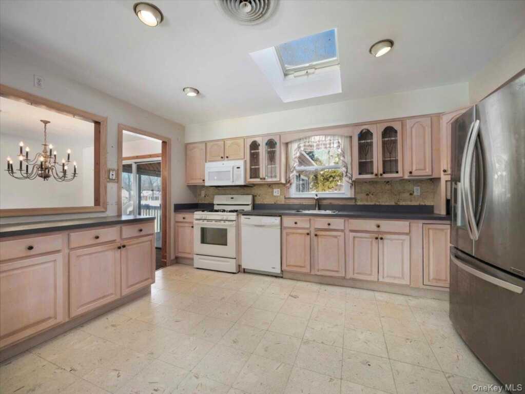 61 Rolling Ridge Road, New City, NY 10956 - Photo 11 of 42