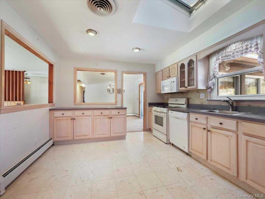 61 Rolling Ridge Road, New City, NY 10956 - Photo 13 of 42