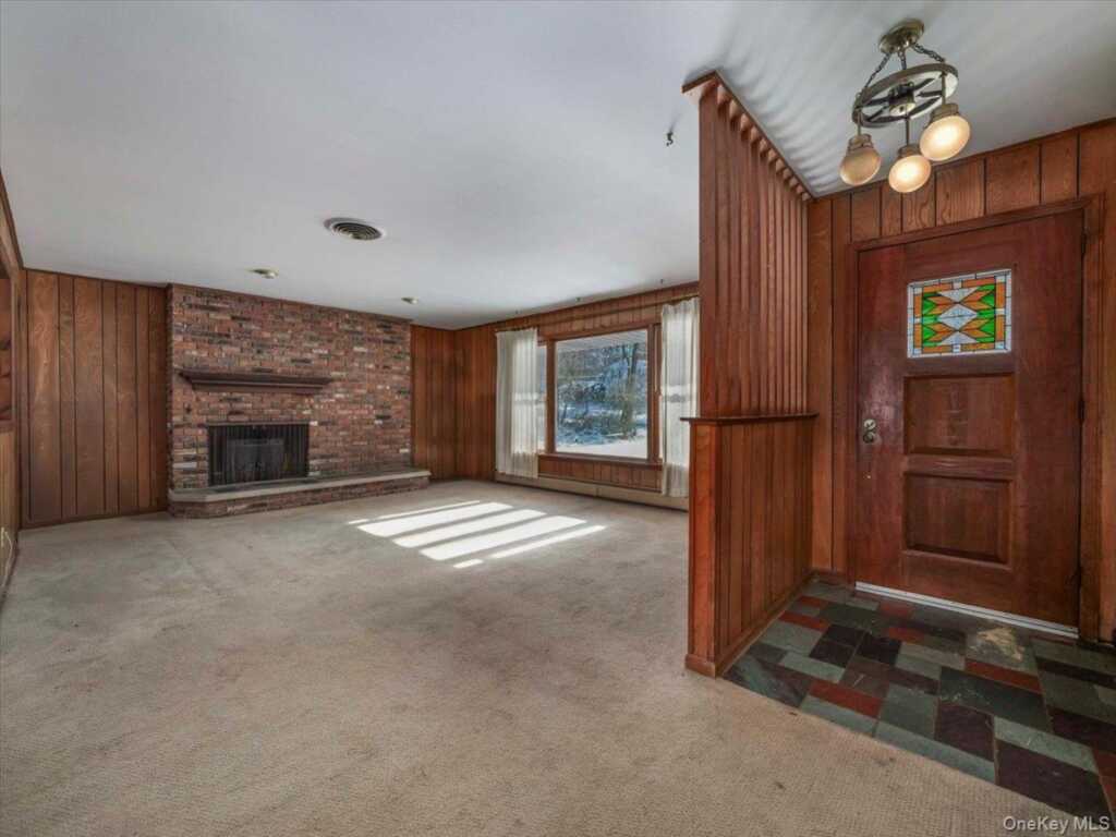 61 Rolling Ridge Road, New City, NY 10956 - Photo 4 of 42