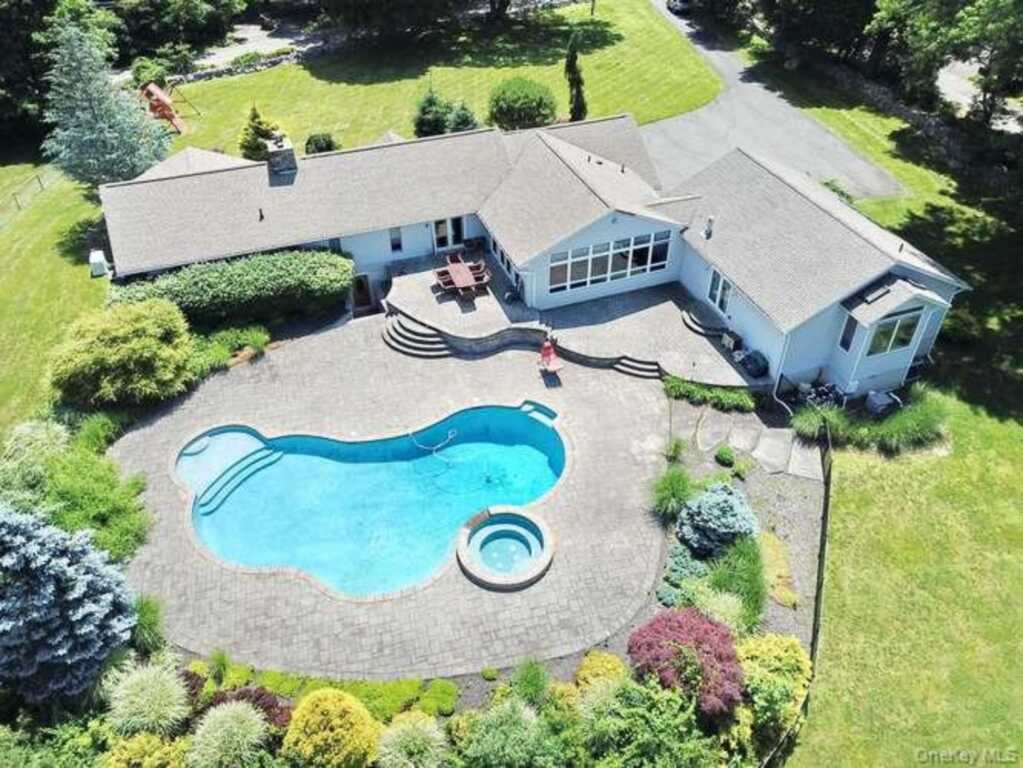 89 Spook Rock Road, Suffern, NY 10901