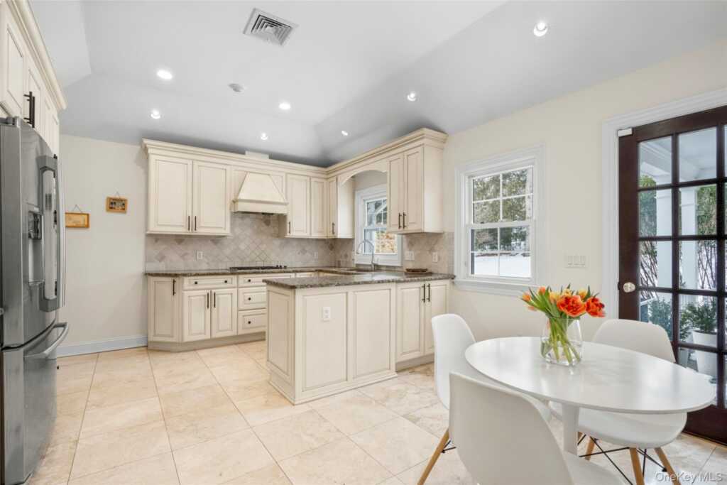 37 Barlow Lane, Rye, NY 10580 - Photo 10 of 40