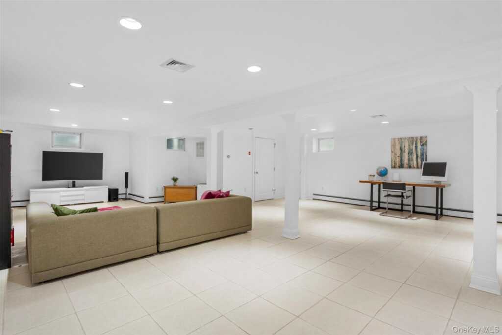 37 Barlow Lane, Rye, NY 10580 - Photo 19 of 40