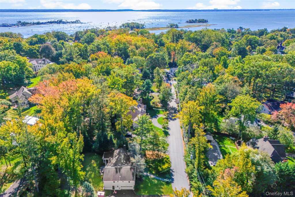 37 Barlow Lane, Rye, NY 10580 - Photo 2 of 40