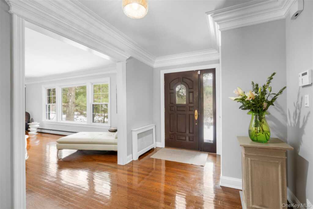 37 Barlow Lane, Rye, NY 10580 - Photo 3 of 40