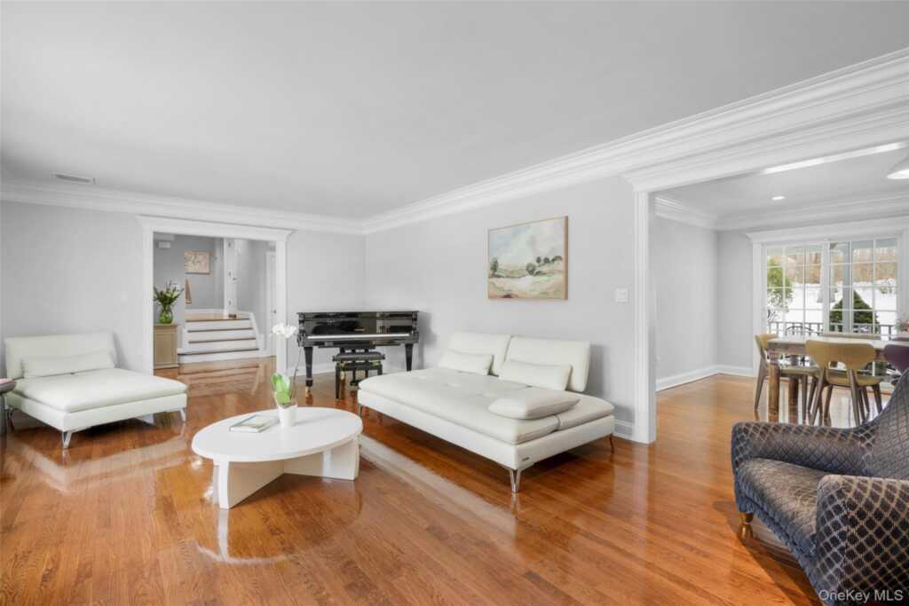 37 Barlow Lane, Rye, NY 10580 - Photo 5 of 40